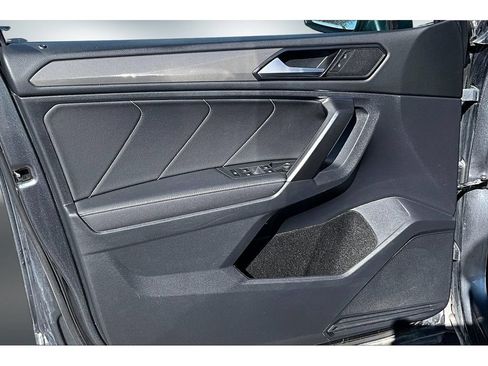 Used 2022 Volkswagen Tiguan SE AWD/4WD image 19