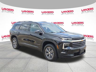 Used 2025 Chevrolet Traverse LT