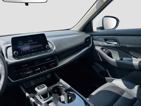 Used 2026 Nissan Rogue SV w/ SV Premium Package FWD image 24