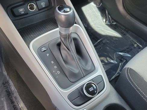 Used 2024 Hyundai Venue SEL FWD image 36