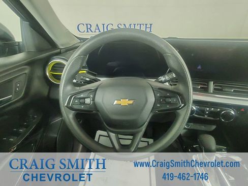 Used 2024 Chevrolet Trax LT FWD image 16