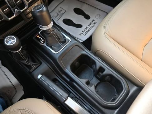 Used 2019 Jeep Wrangler Unlimited Sahara AWD/4WD image 29