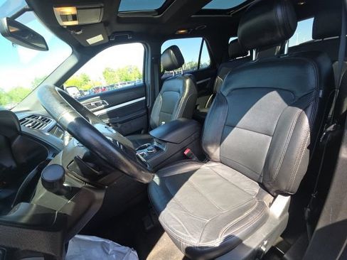 Used 2017 Ford Explorer XLT w/ Equipment Group 202A AWD/4WD image 25
