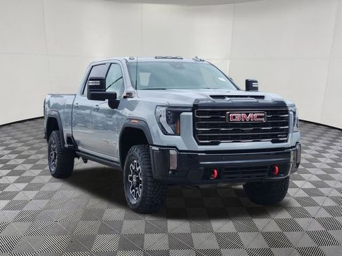 Used 2024 GMC Sierra 2500 AT4X image 2