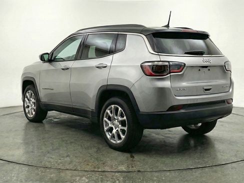 Used 2025 Jeep Compass Limited image 5