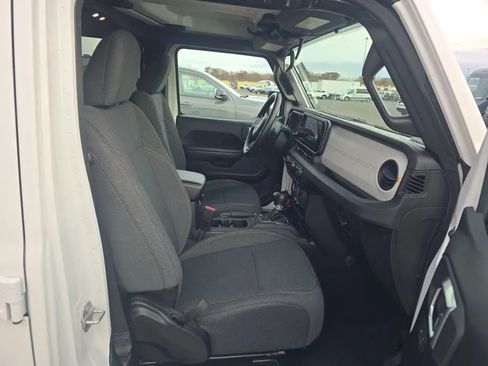 Used 2024 Jeep Gladiator Sport AWD/4WD image 8
