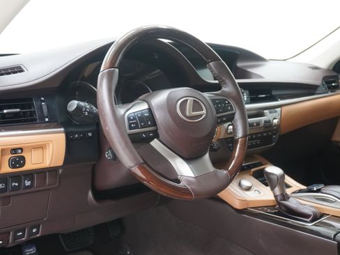 Used 2018 Lexus ES 350 w/ Luxury Package w/Wood Trim FWD image 10