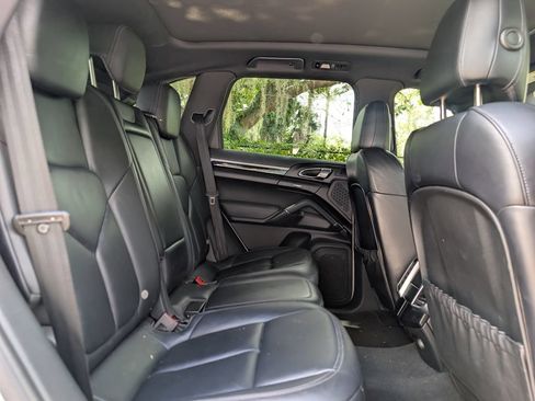 Used 2014 Porsche Cayenne AWD/4WD image 15