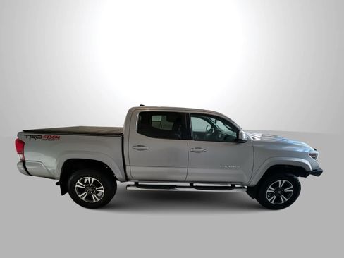 Used 2016 Toyota Tacoma TRD Sport w/ Premium & Technology Package AWD/4WD image 9