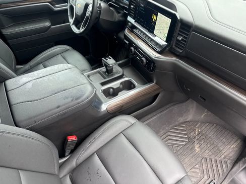 Used 2025 Chevrolet Silverado 1500 LT AWD/4WD image 15