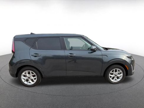 Used 2025 Kia Soul LX w/ LX Technology Package FWD image 16