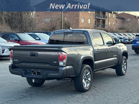 Used 2017 Toyota Tacoma Limited image 3