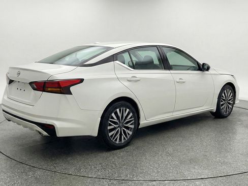 Used 2025 Nissan Altima 2.5 SV FWD image 9