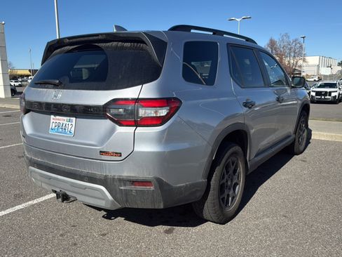 Certified 2025 Honda Pilot TrailSport image 8