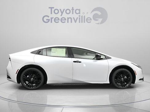Used 2025 Toyota Prius FWD image 16