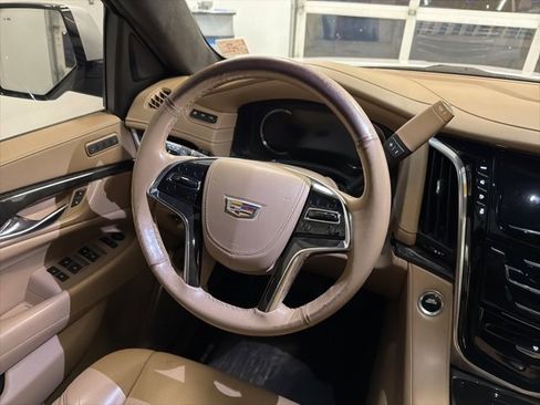 Used 2019 Cadillac Escalade ESV Platinum image 37
