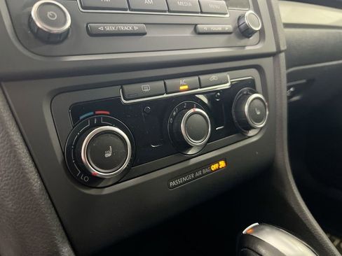 Used 2011 Volkswagen Golf 4-Door FWD image 15