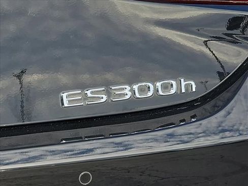 Used 2025 Lexus ES 300h w/ Premium Package image 9