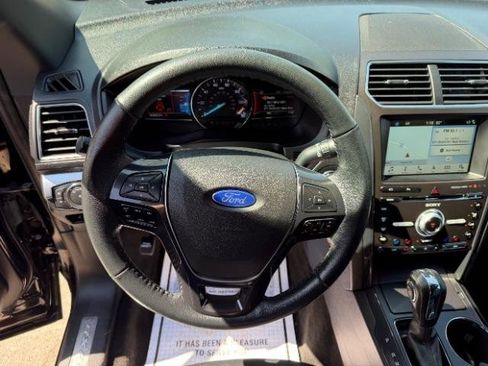 Used 2018 Ford Explorer Limited image 18