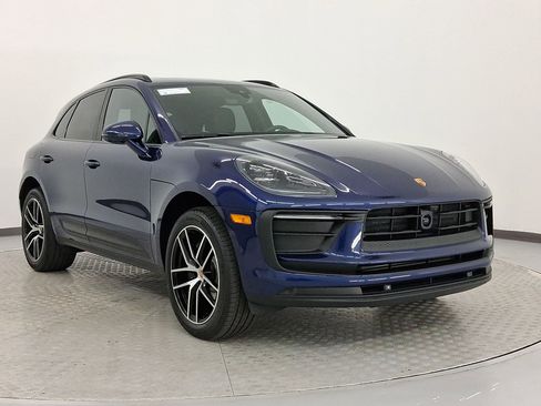 Used 2026 Porsche Macan AWD/4WD image 10