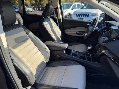 Used 2019 Ford Escape SEL image 25