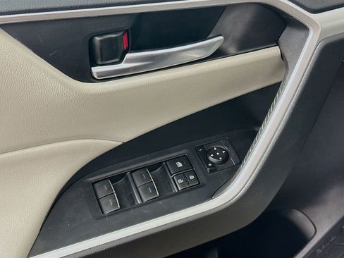 Used 2022 Toyota RAV4 XLE w/ Convenience Package image 12