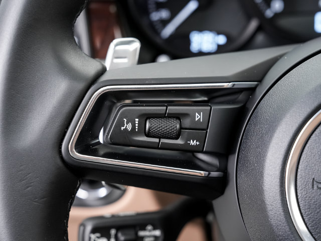 Certified 2026 Porsche Macan AWD/4WD image 14