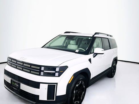 Used 2025 Hyundai Santa Fe SEL image 3