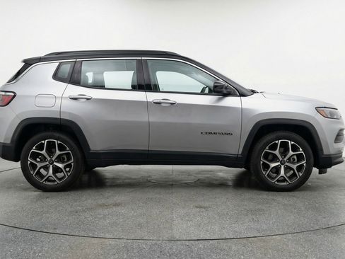 Used 2025 Jeep Compass Limited image 11