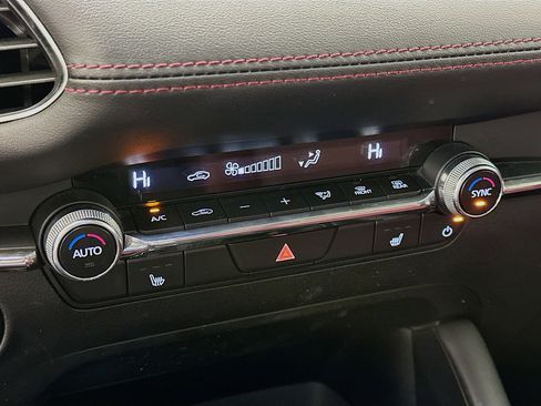 Used 2024 MAZDA MAZDA3 s image 24