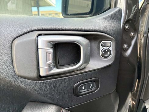 Used 2019 Jeep Wrangler Rubicon AWD/4WD image 13
