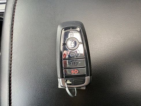 Used 2023 Lincoln Aviator AWD w/ Premium Package image 28