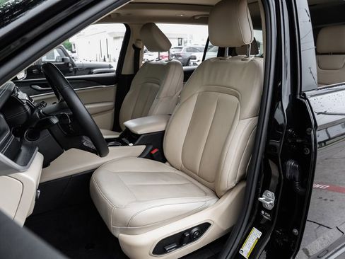 Used 2022 Jeep Grand Cherokee L Limited AWD/4WD image 8