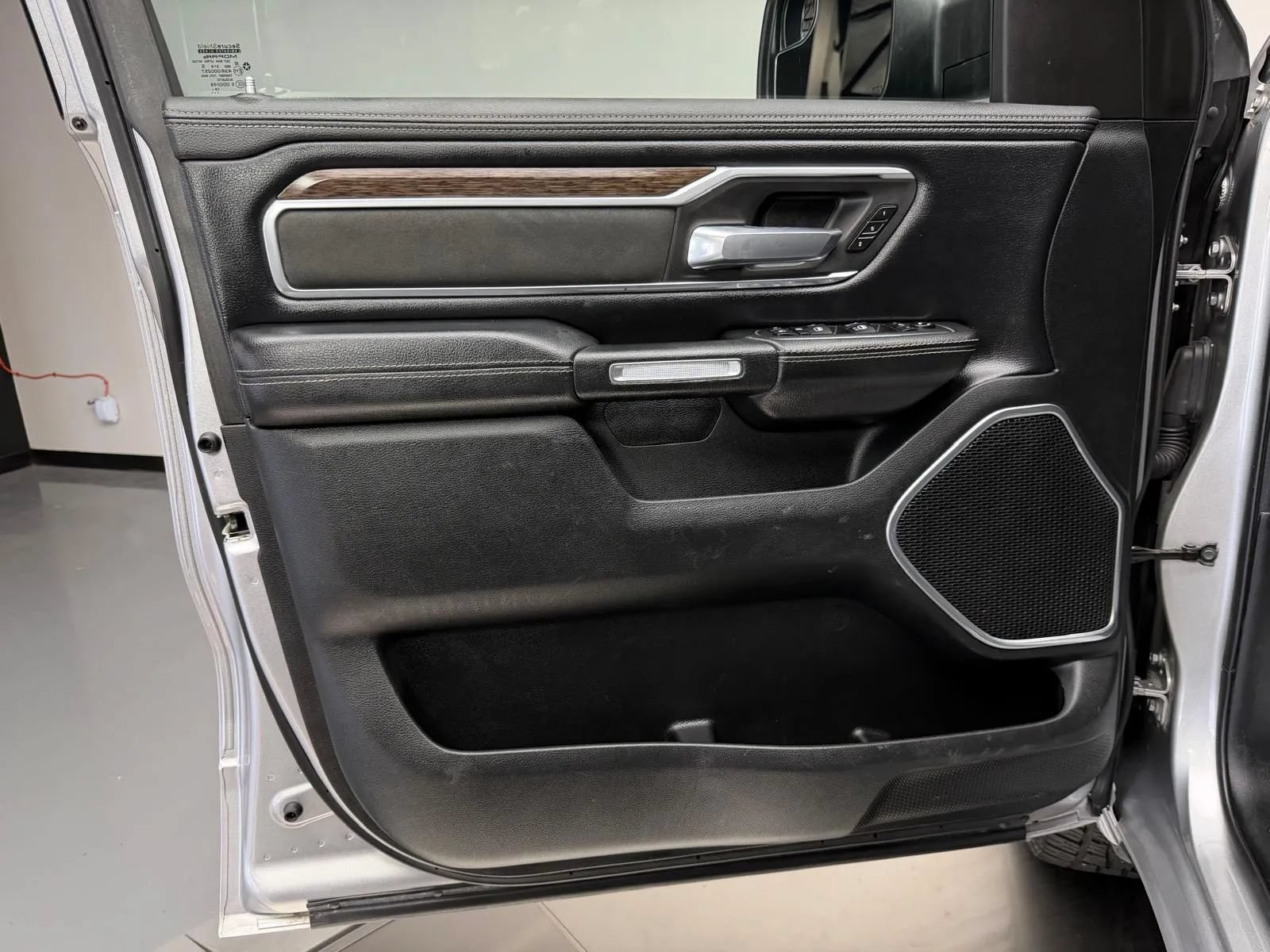 Used 2020 RAM 1500 Laramie AWD/4WD image 23