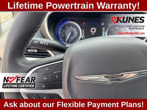 Used 2023 Chrysler Pacifica Touring-L image 19