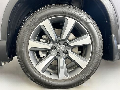 Used 2025 Honda Pilot Elite image 11