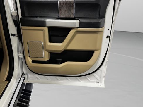 Used 2018 Ford F250 Lariat w/ Lariat Ultimate Package image 43