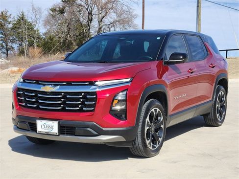 Used 2025 Chevrolet Equinox LT w/ Safety and Technology Package image 4