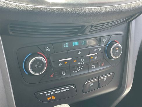 Used 2018 Ford Escape SE w/ SE Sync 3 Package AWD/4WD image 9