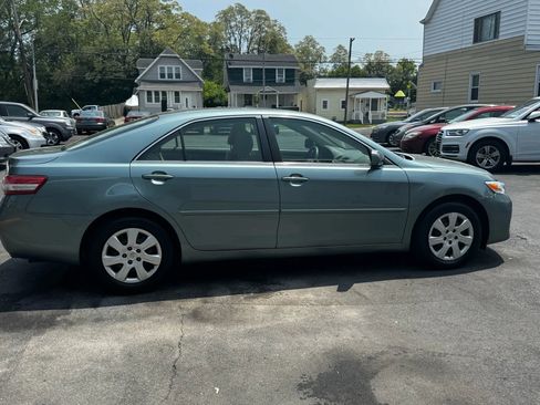 Used 2010 Toyota Camry LE image 10