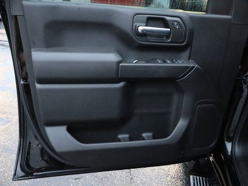 Used 2025 Chevrolet Silverado 2500 Custom w/ Custom Value Package image 15