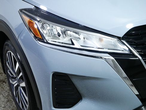 Used 2024 Nissan Kicks SV image 16