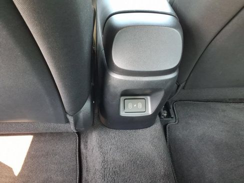 Used 2025 Hyundai Elantra SE FWD image 7