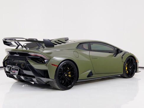 Used 2022 Lamborghini Huracan STO image 3