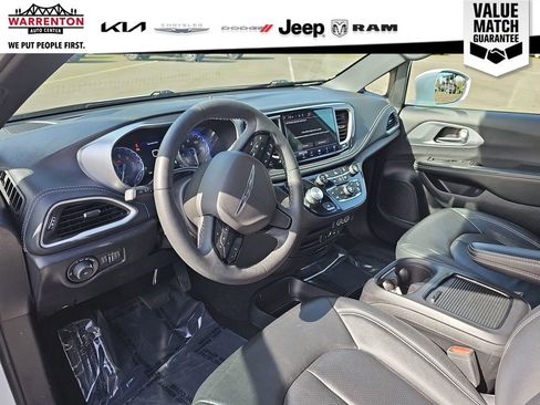 Used 2022 Chrysler Pacifica Touring-L w/ S Appearance Package image 13