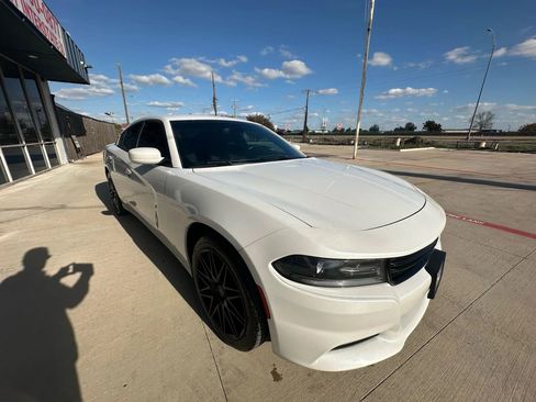 Used 2015 Dodge Charger SXT image 7