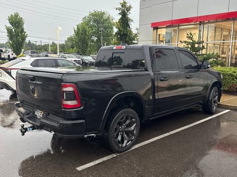 Used 2020 RAM 1500 Limited w/ Black Appearance Package AWD/4WD image 3