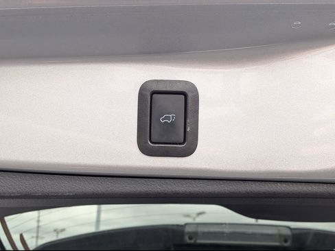 Used 2019 Toyota Highlander XLE image 25