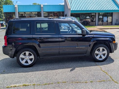 Used 2011 Jeep Patriot Latitude FWD image 9