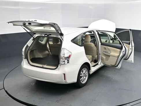 Used 2012 Toyota Prius V Five image 17